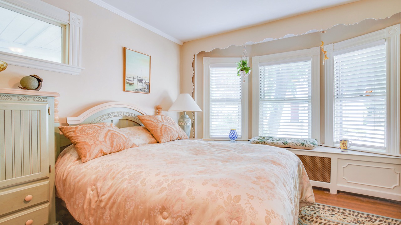 Photo of Bedroom in Beverly