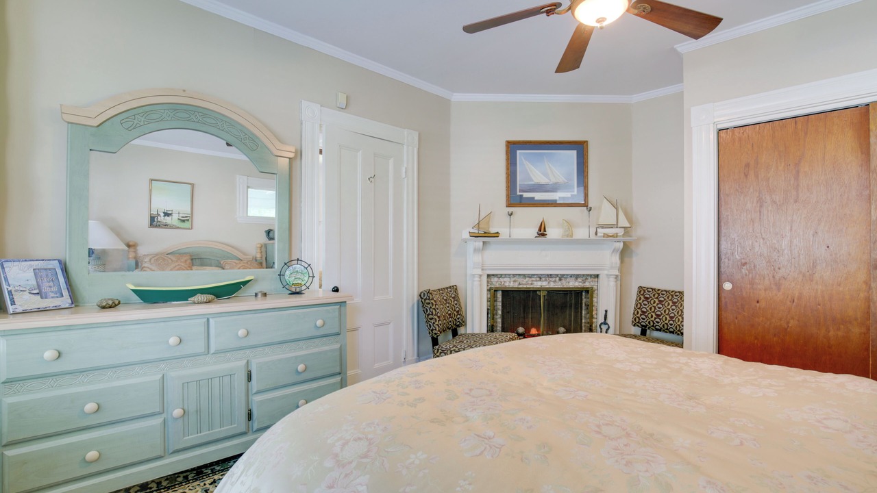 Photo of Bedroom in Beverly