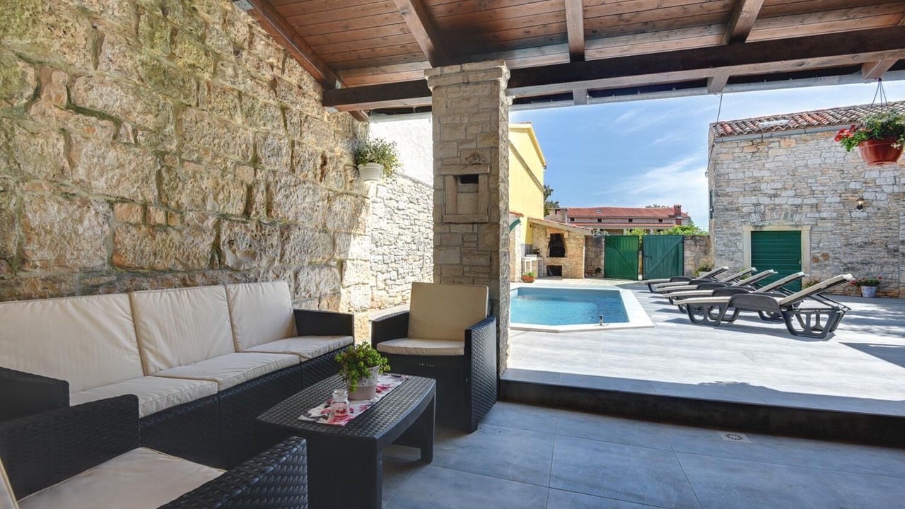 Photo of Patio Balcony in Gajana