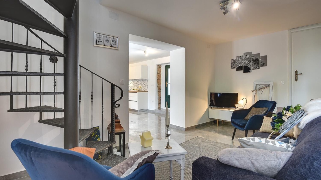 Photo of Livingroom in Gajana