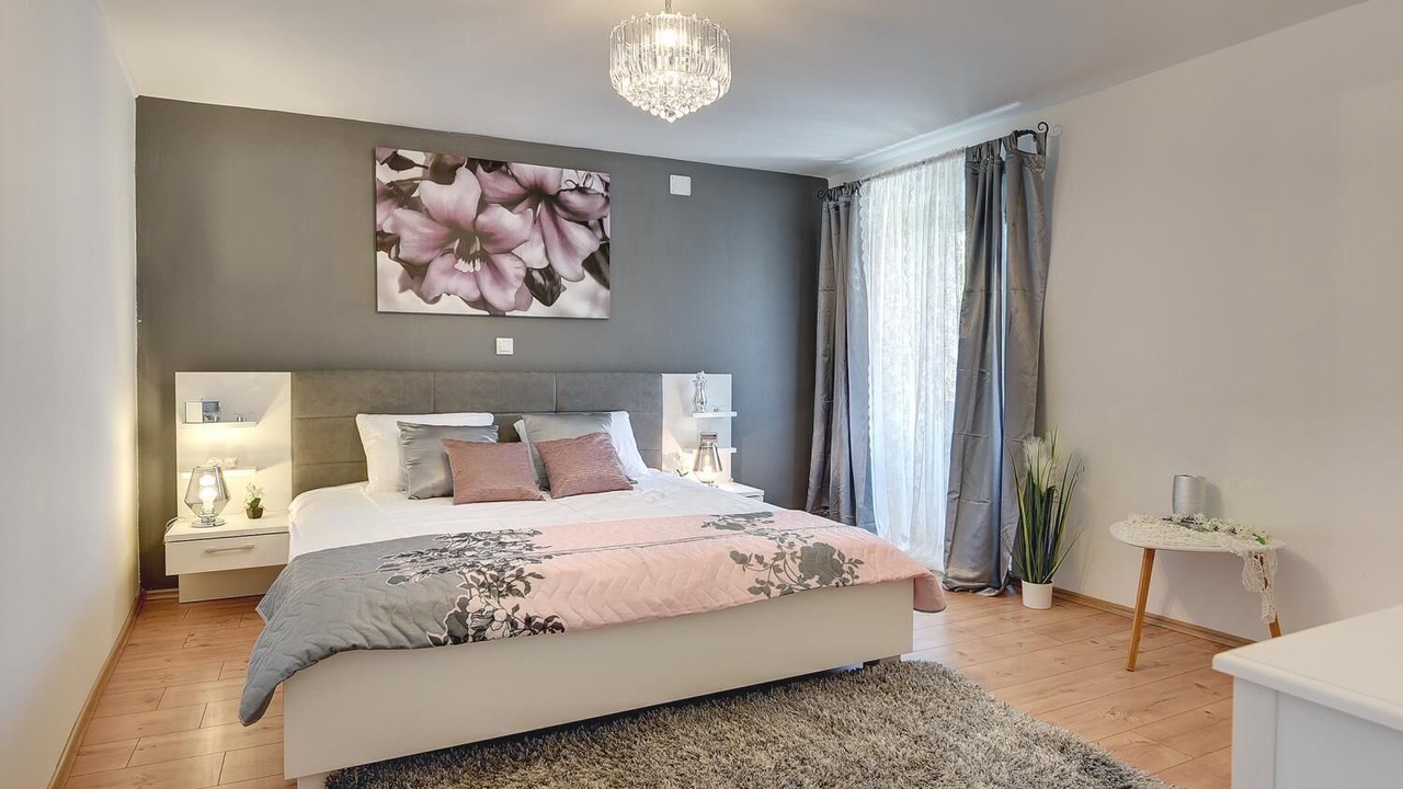 Photo of Bedroom in Gajana