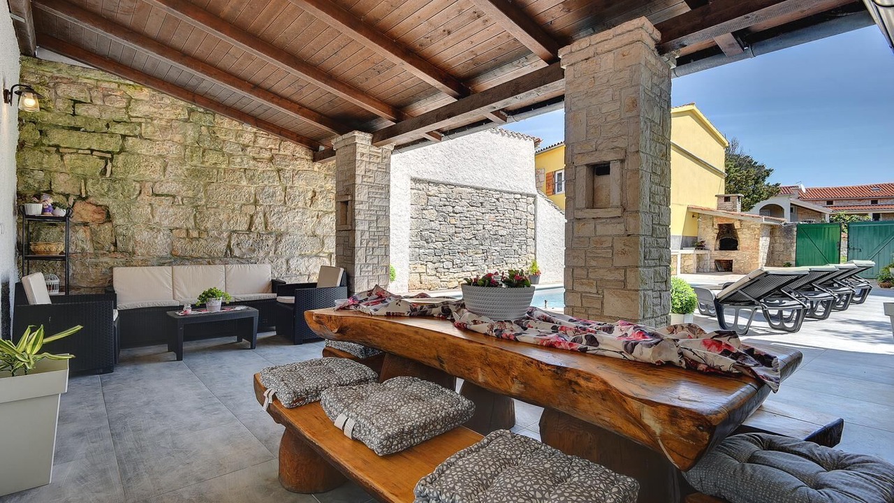 Photo of Patio Balcony in Gajana