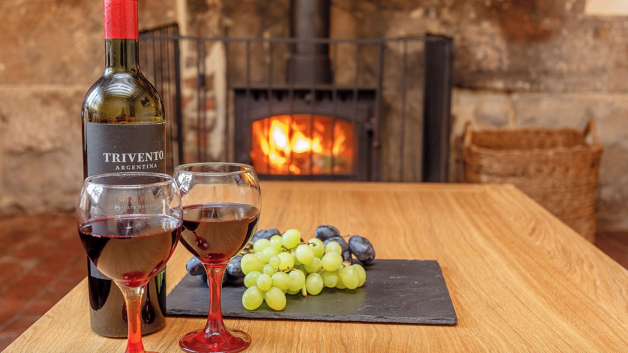 Photo of Bedroom in Lingfield