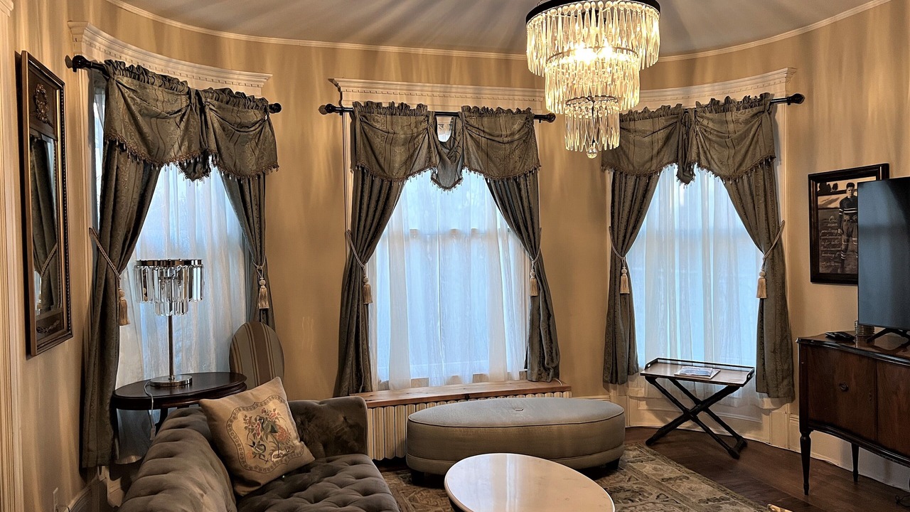 Photo of Livingroom in Near Northwest