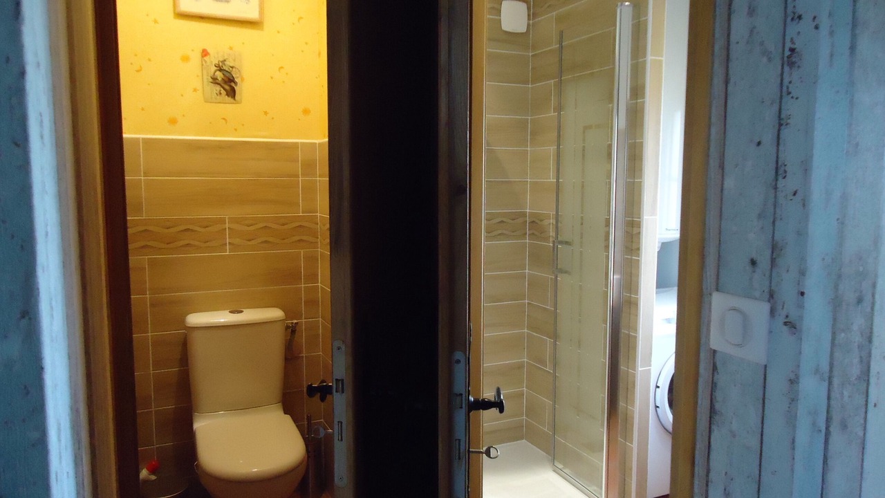 Photo of Bathroom in Droyes