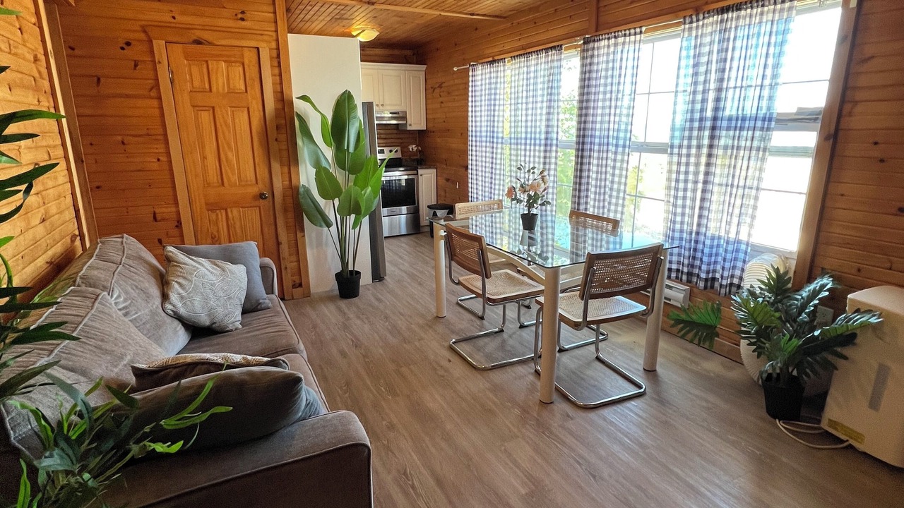 Photo of Livingroom in Wasaga Beach