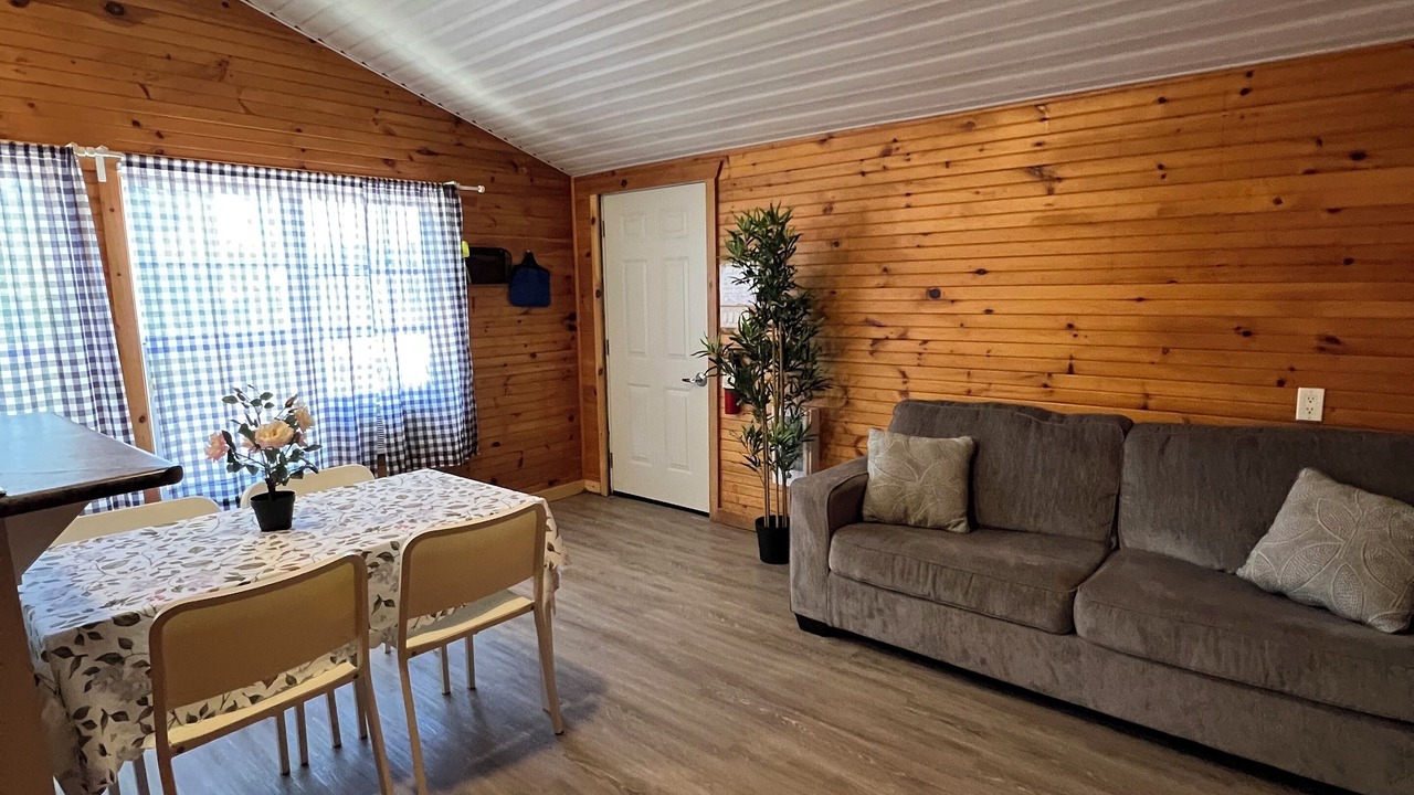 Photo of Livingroom in Wasaga Beach