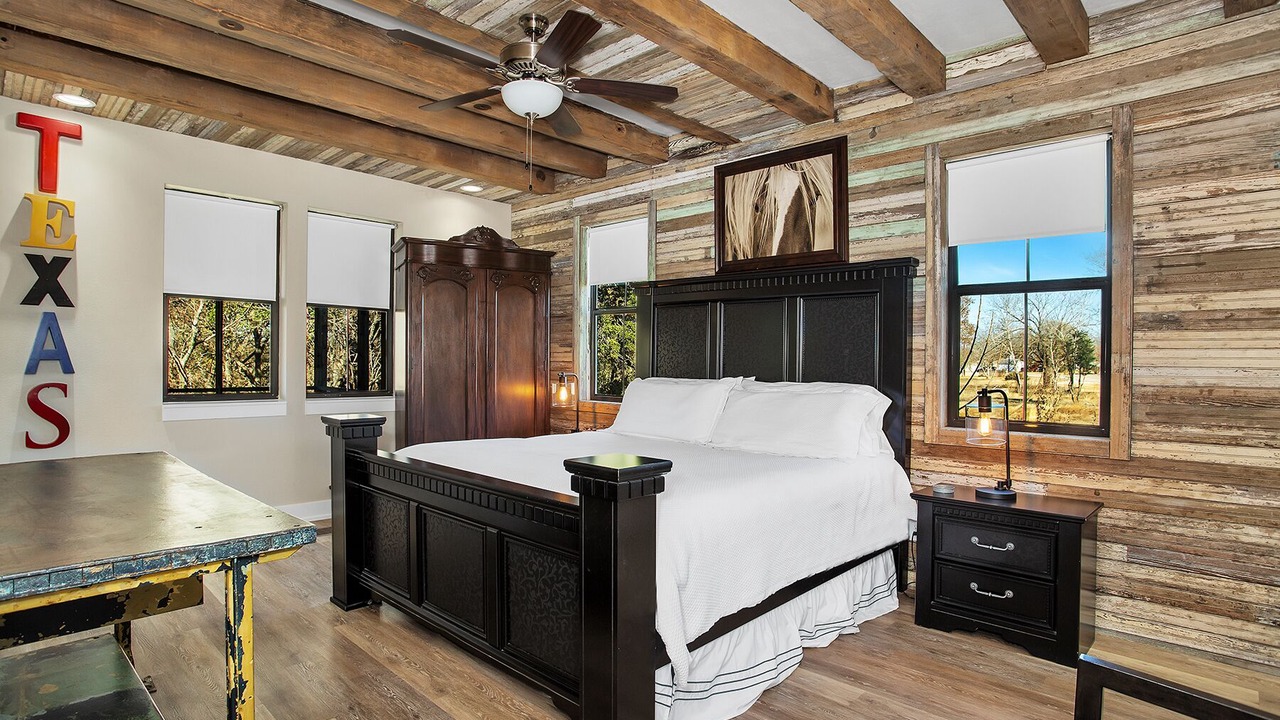Photo of Bedroom in Stonewall
