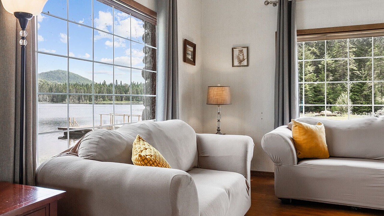 Photo of Livingroom in Val-des-Lacs