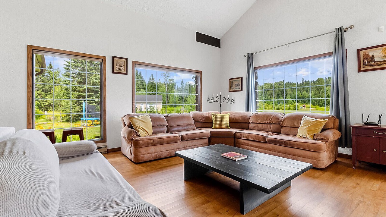 Photo of Livingroom in Val-des-Lacs