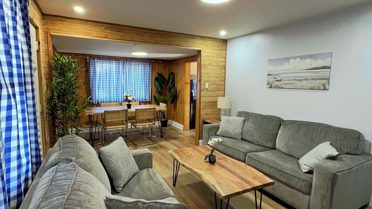 Photo of Livingroom in Wasaga Beach