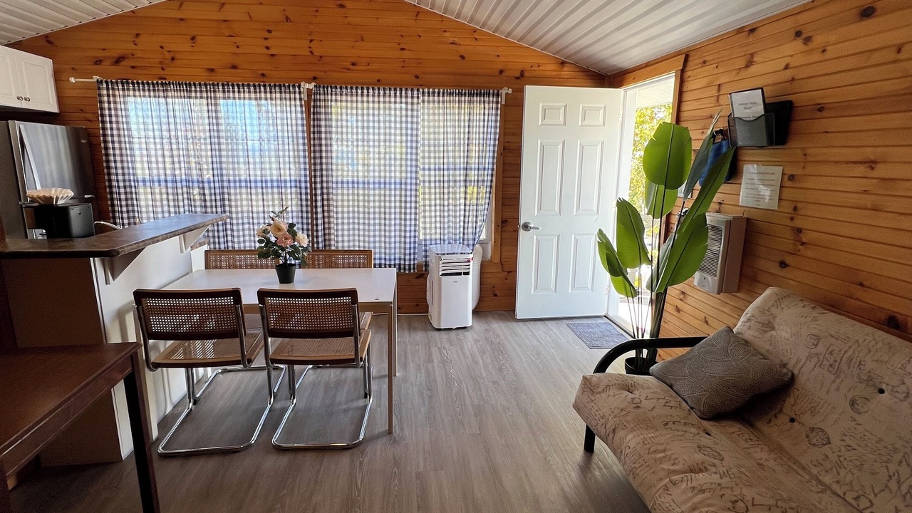 Photo of Livingroom in Wasaga Beach