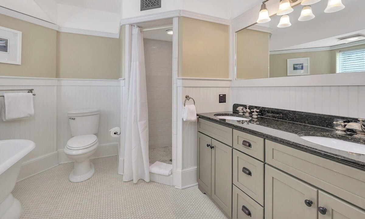 Photo of Bathroom in Saint Simons Island