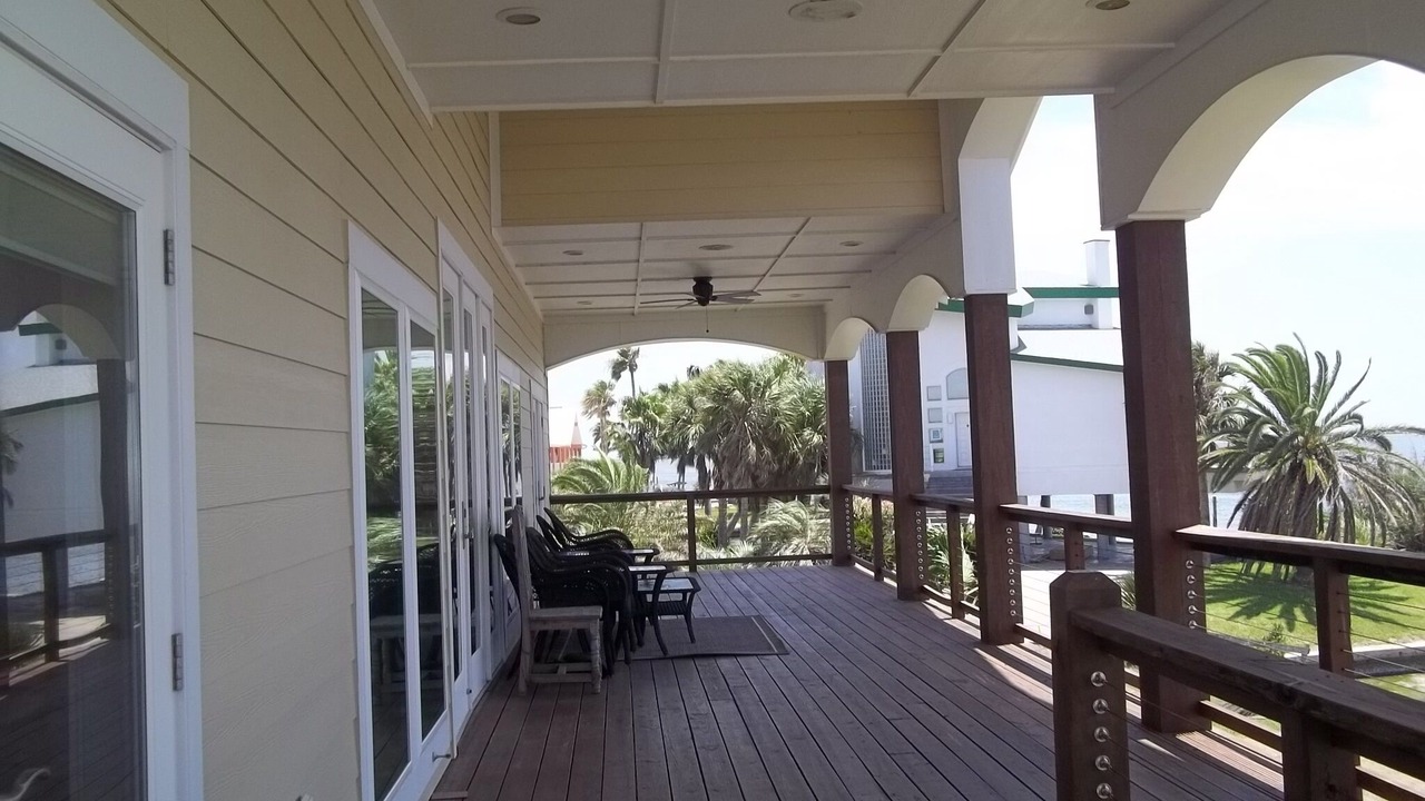 Photo of Patio Balcony in City-by-the Sea