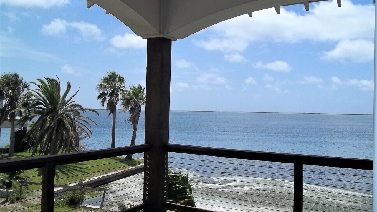 Photo of Outdoor in City-by-the Sea