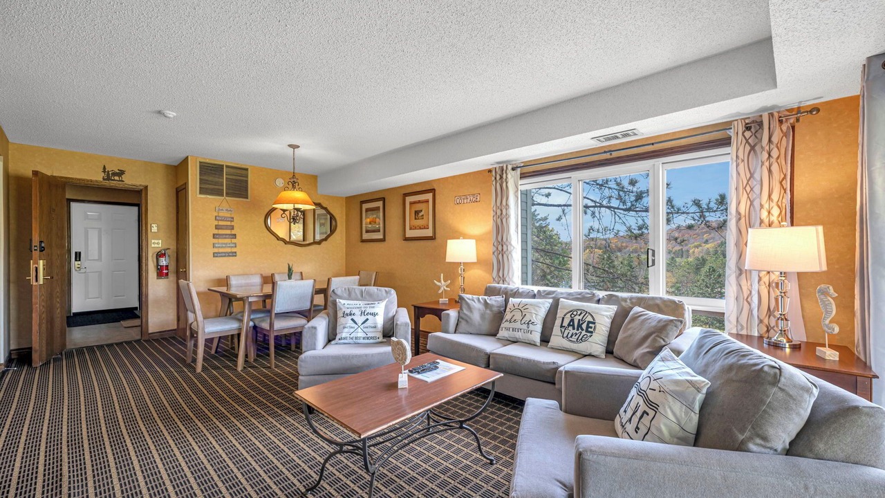 Photo of Livingroom in Huntsville