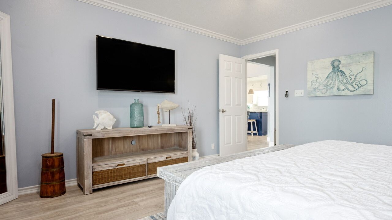 Photo of Bedroom in Crystal Beach