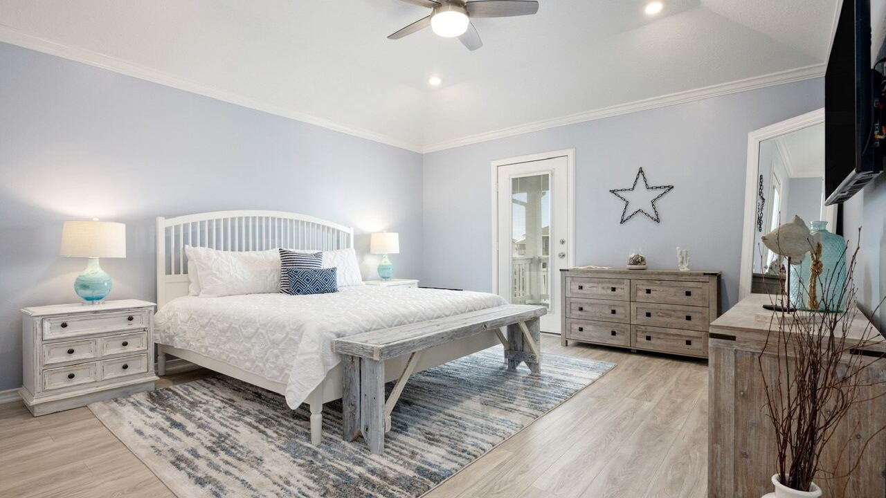 Photo of Bedroom in Crystal Beach