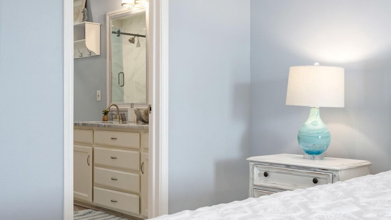 Photo of Bedroom in Crystal Beach