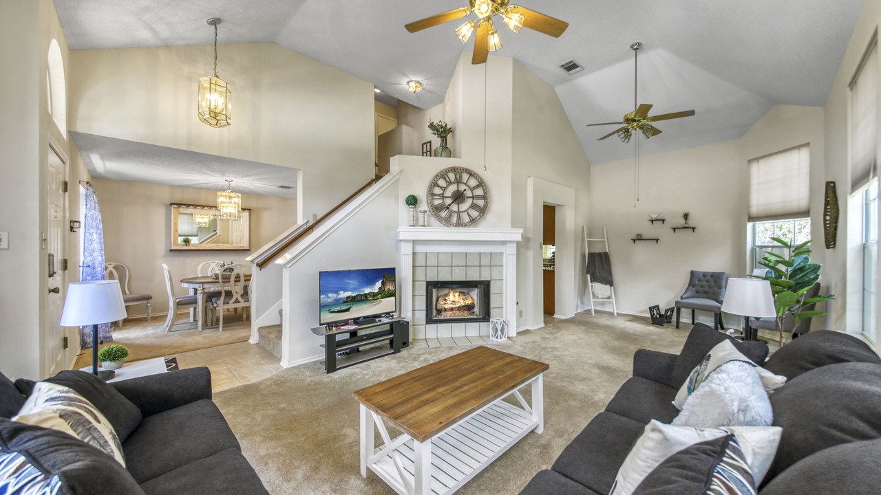 Photo of Livingroom in McNeil