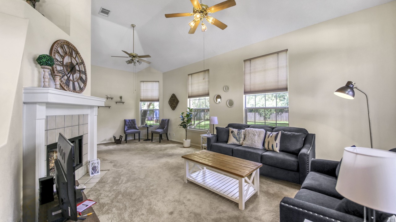 Photo of Livingroom in McNeil
