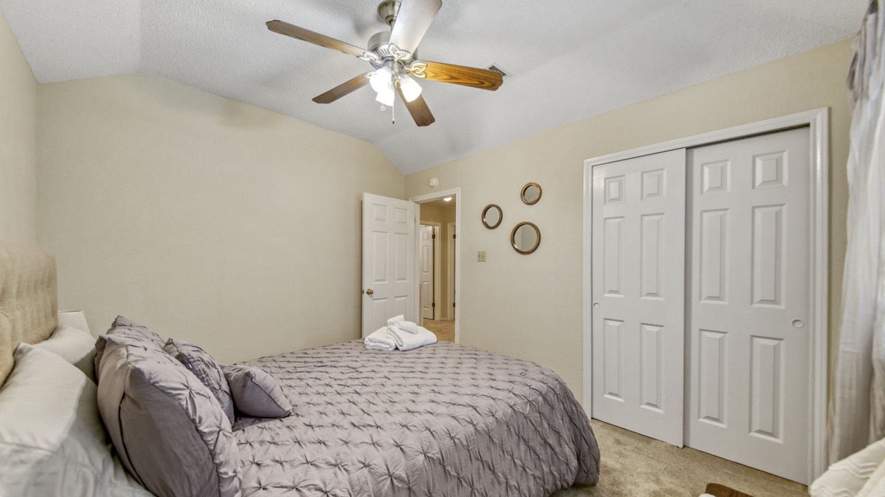 Photo of Bedroom in McNeil