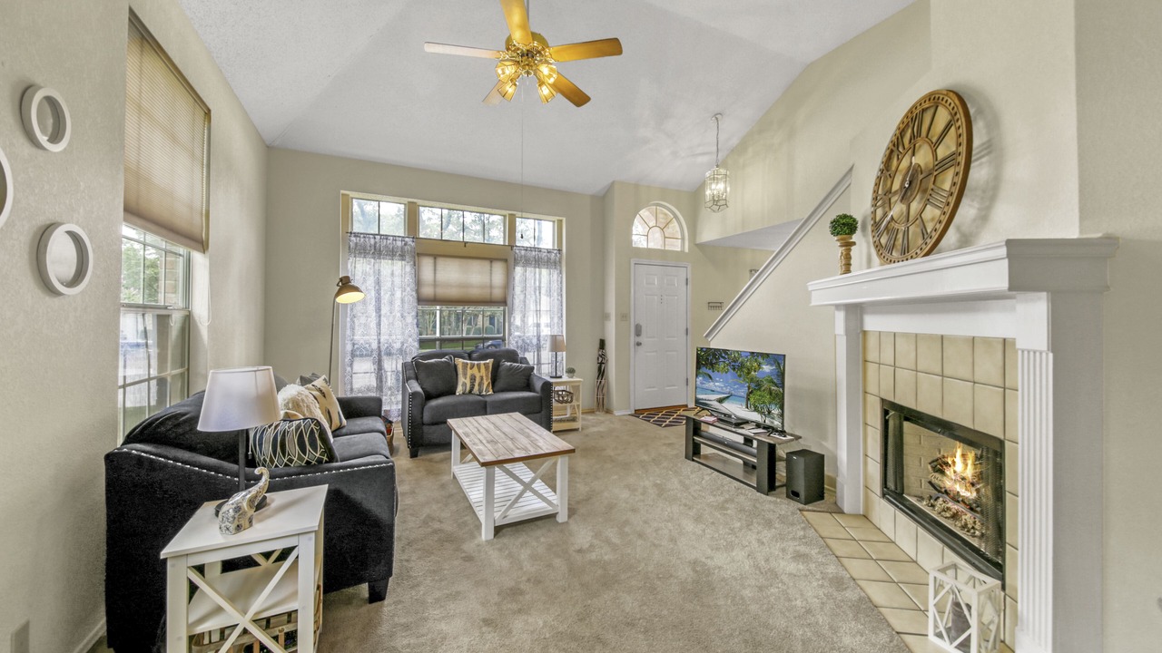 Photo of Livingroom in McNeil