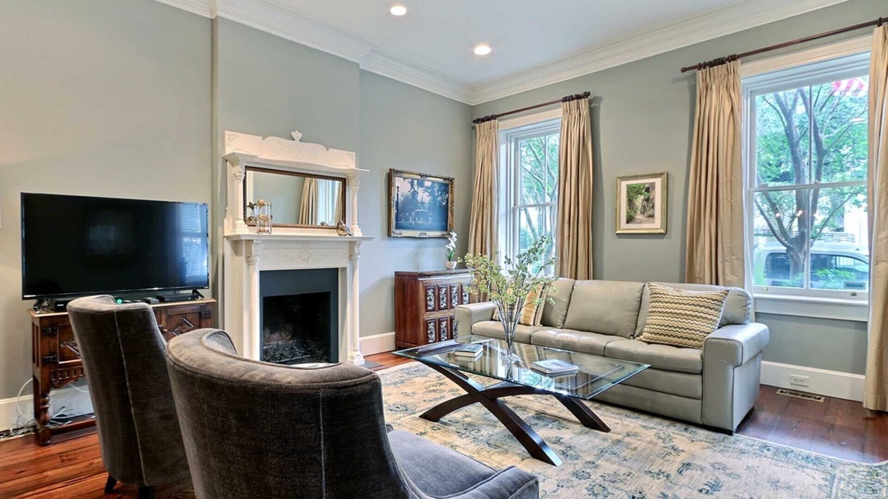 Photo of Livingroom in Historic District - North
