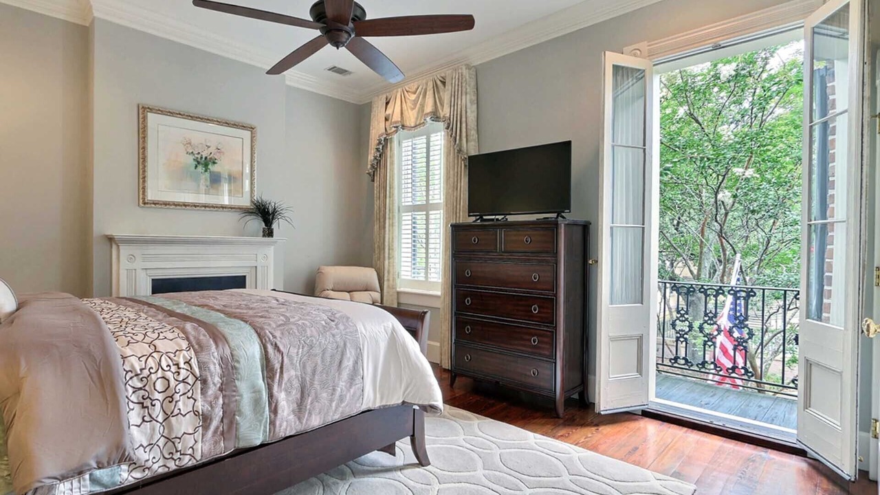 Photo of Bedroom in Historic District - North