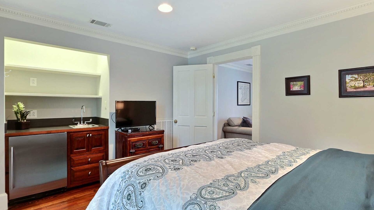 Photo of Bedroom in Historic District - North