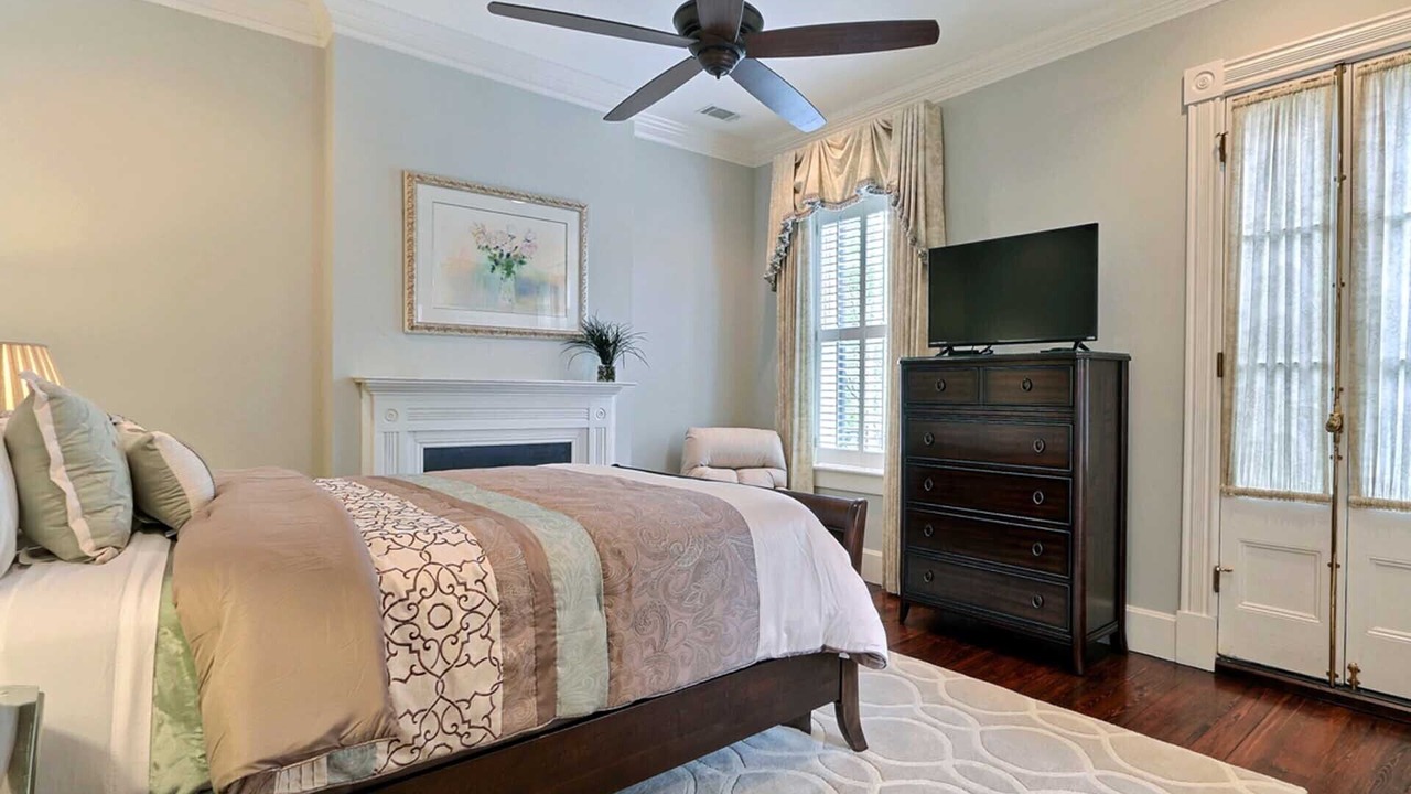 Photo of Bedroom in Historic District - North