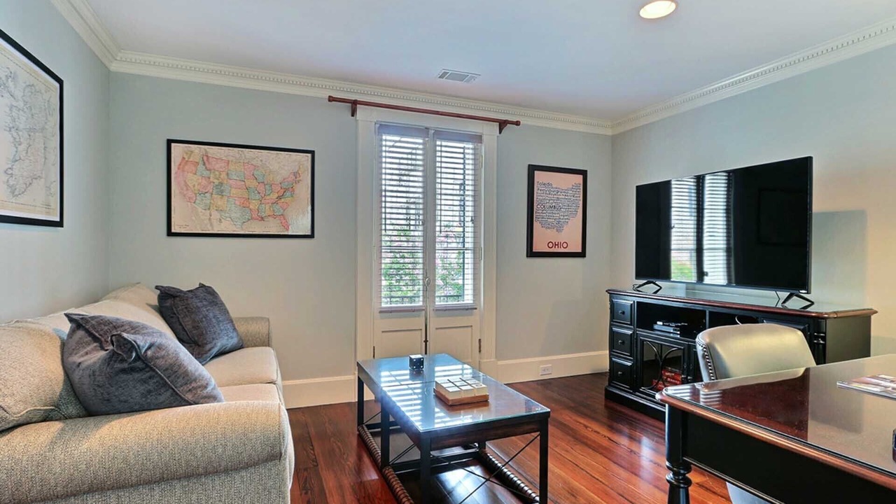 Photo of Livingroom in Historic District - North