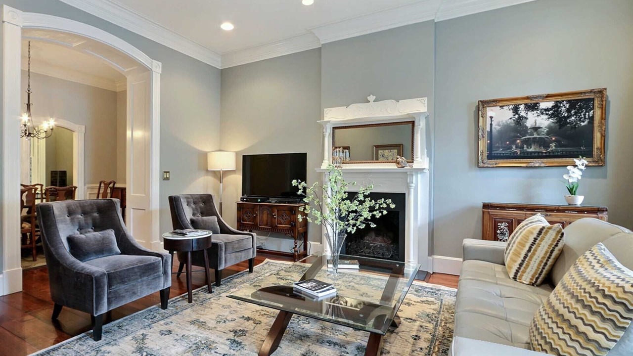 Photo of Livingroom in Historic District - North