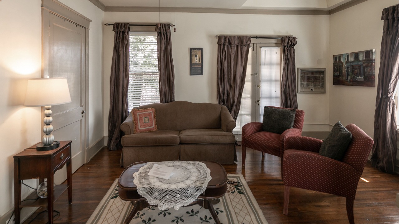 Photo of Livingroom in Central Midtown