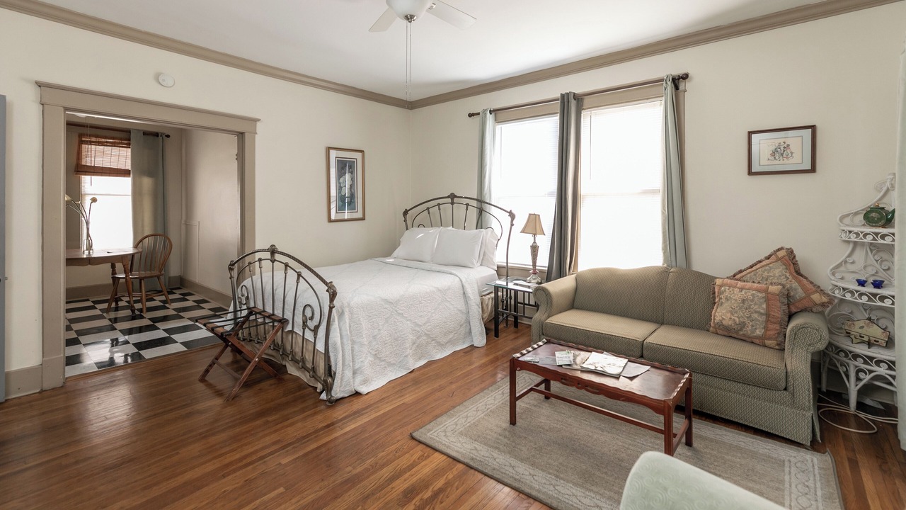 Photo of Livingroom in Central Midtown