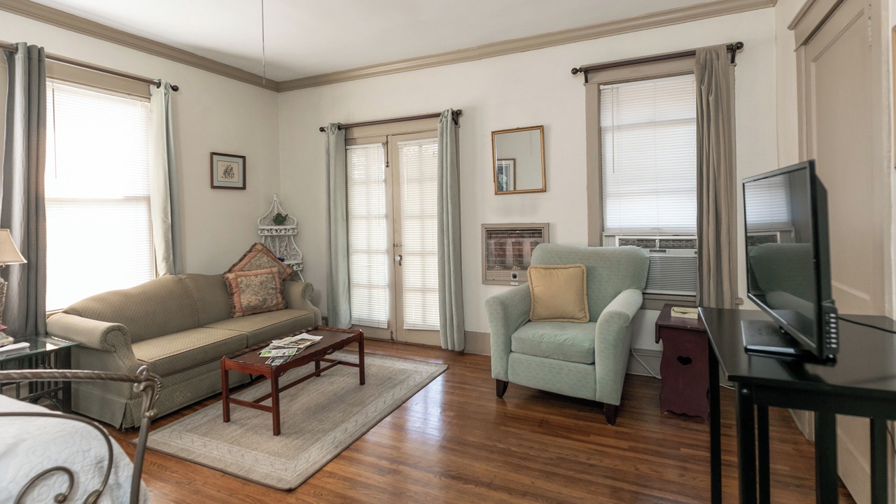 Photo of Livingroom in Central Midtown