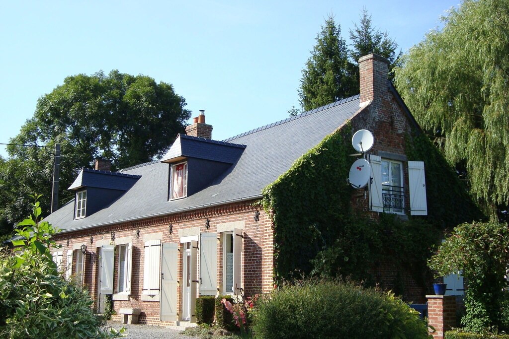 Photo of Buildings in Englancourt