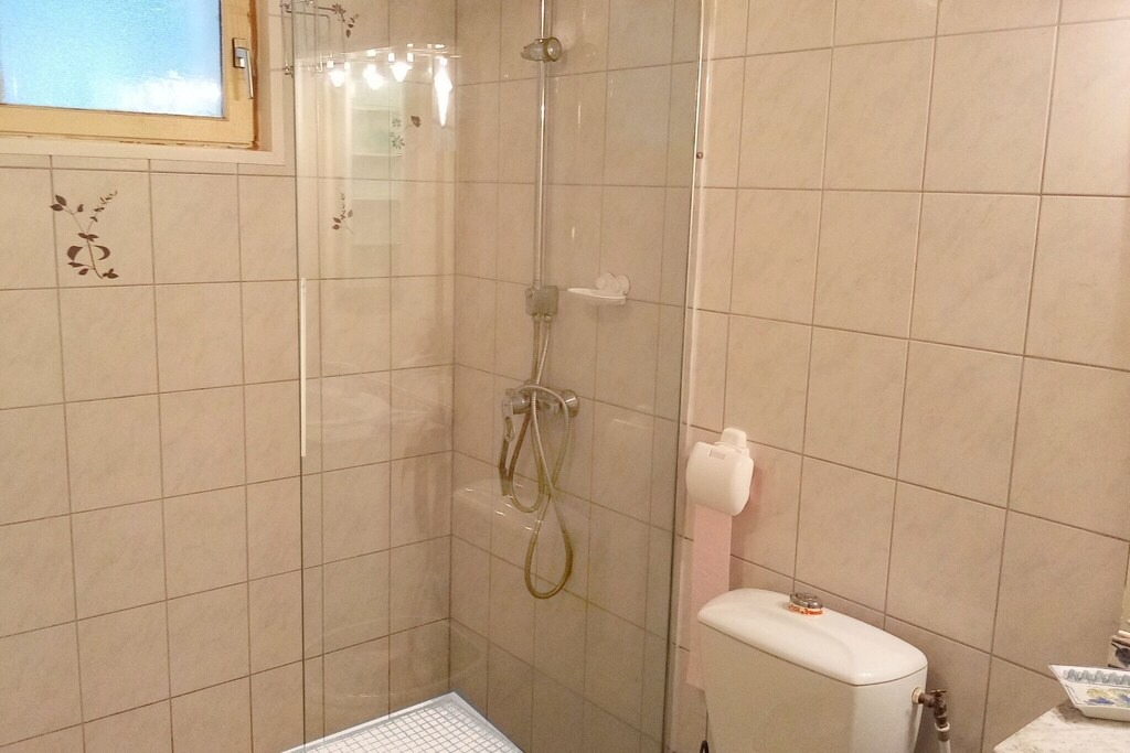 Photo of Bathroom in Englancourt