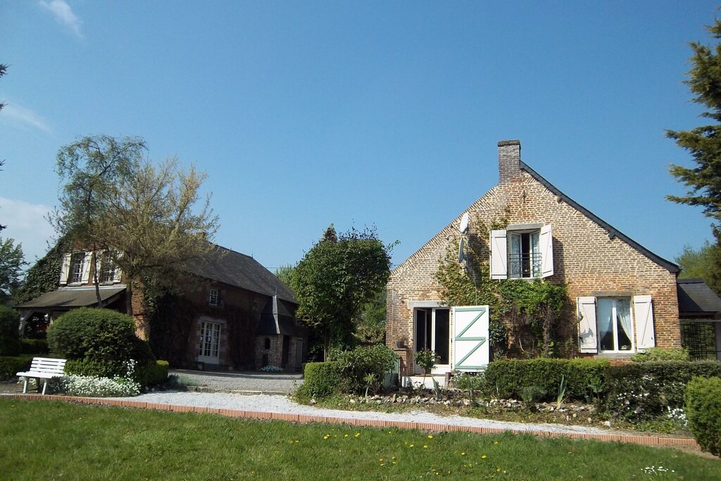 Photo of Buildings in Englancourt