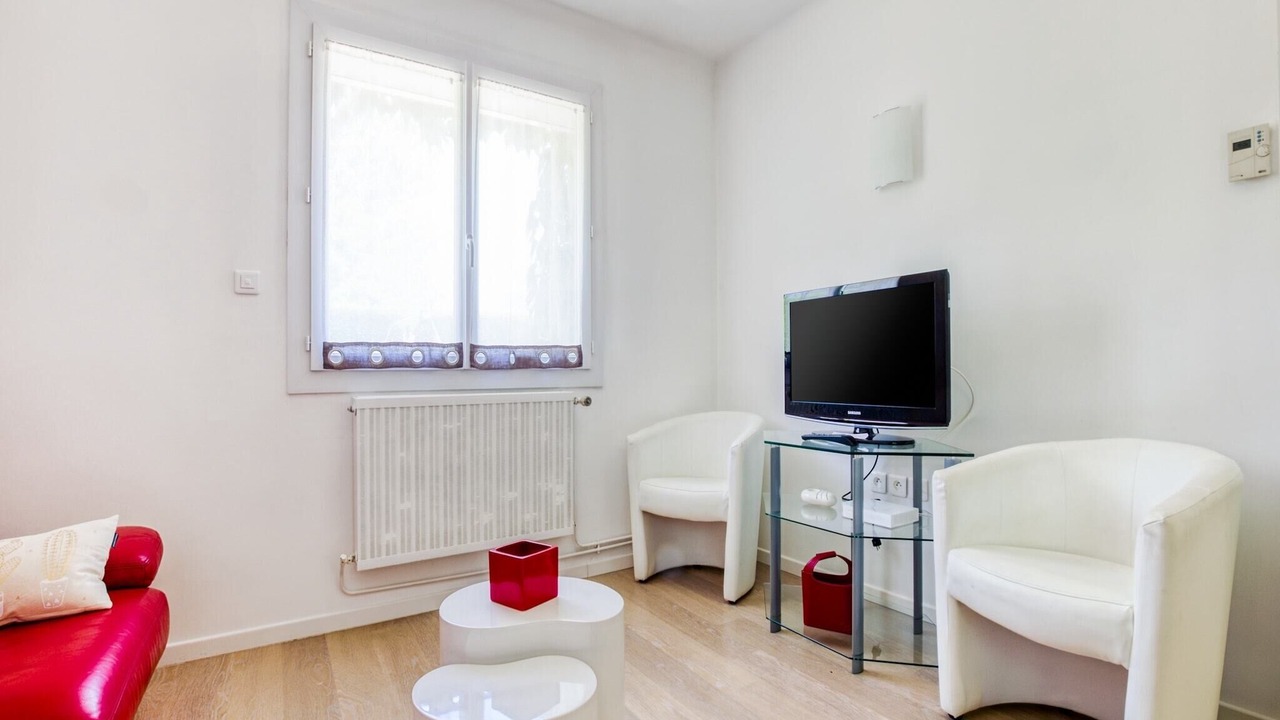 Photo of Livingroom in Barry-d'Islemade