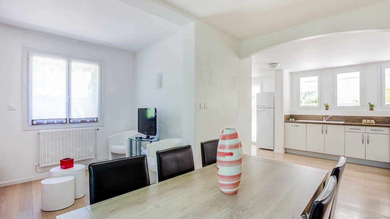Photo of Livingroom in Barry-d'Islemade