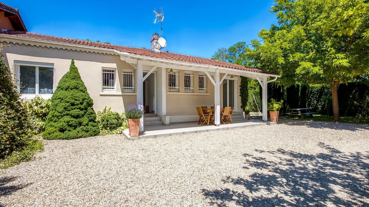 Photo of Outdoor in Barry-d'Islemade