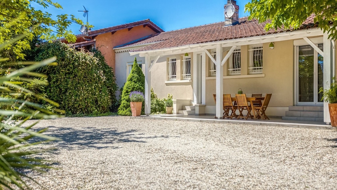 Photo of Outdoor in Barry-d'Islemade