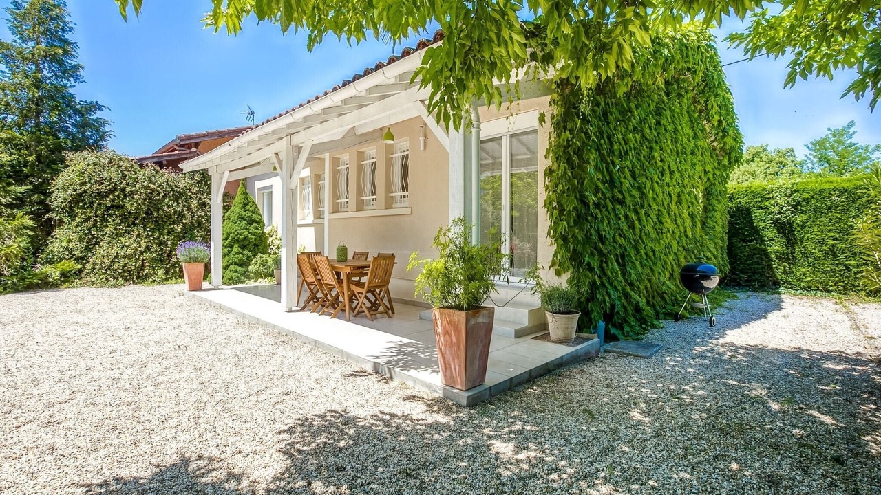 Photo of Outdoor in Barry-d'Islemade
