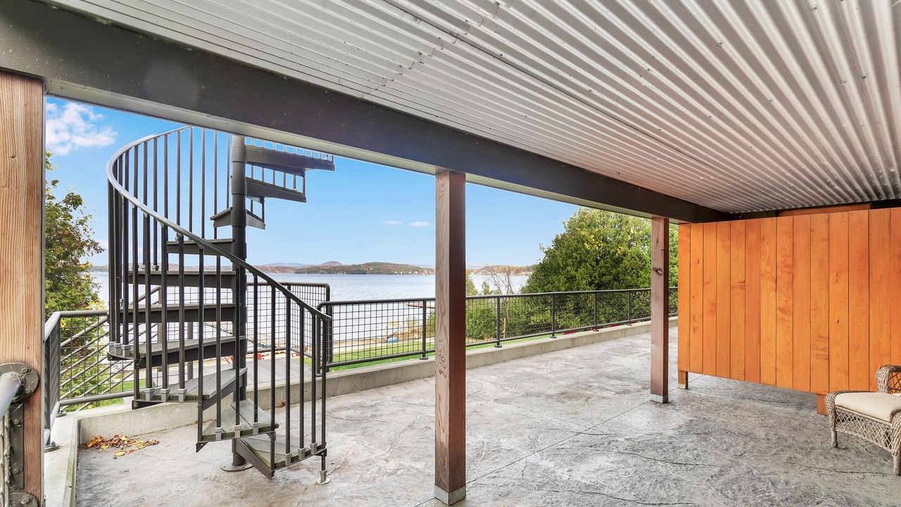 Photo of Patio Balcony in Malletts Bay