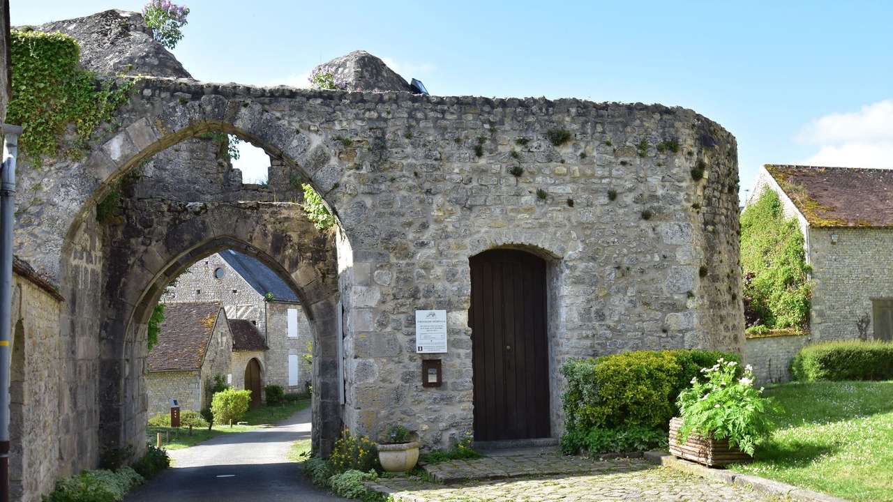 Photo of Others in Yevre-le-Chatel