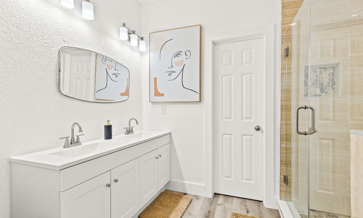 Photo of Bathroom in Northwest Los Angeles Heights