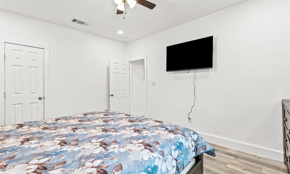 Photo of Bedroom in Northwest Los Angeles Heights