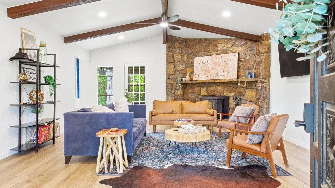 Photo of Livingroom in Broken Arrow