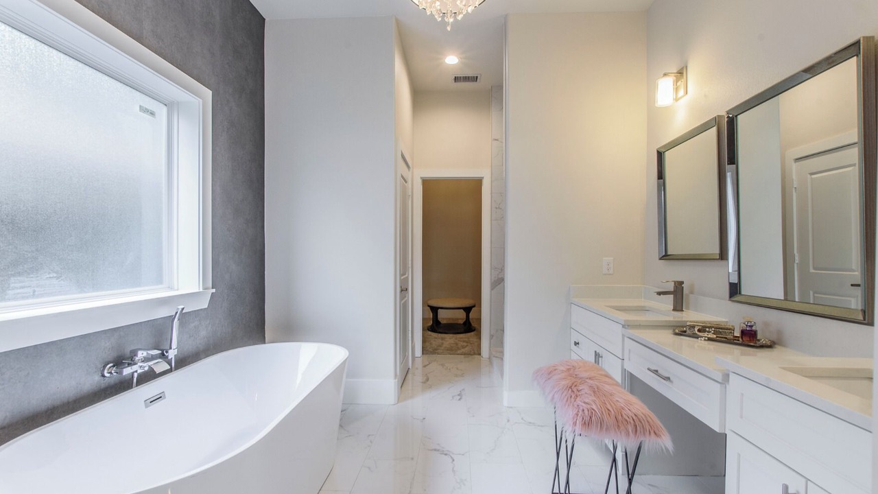 Photo of Bathroom in Peak's Suburban Addition